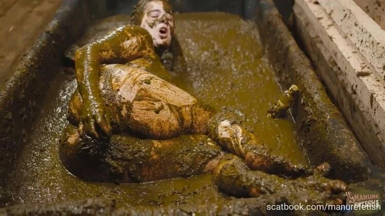 frankys time in the manure basin - lyndra lynn cleaning ends in a mess - FullHD (2024)