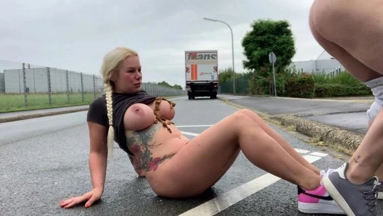 Hungry for sports - please shit me really full - Public on the roadside - Devil Sophie - FullHD (2024)